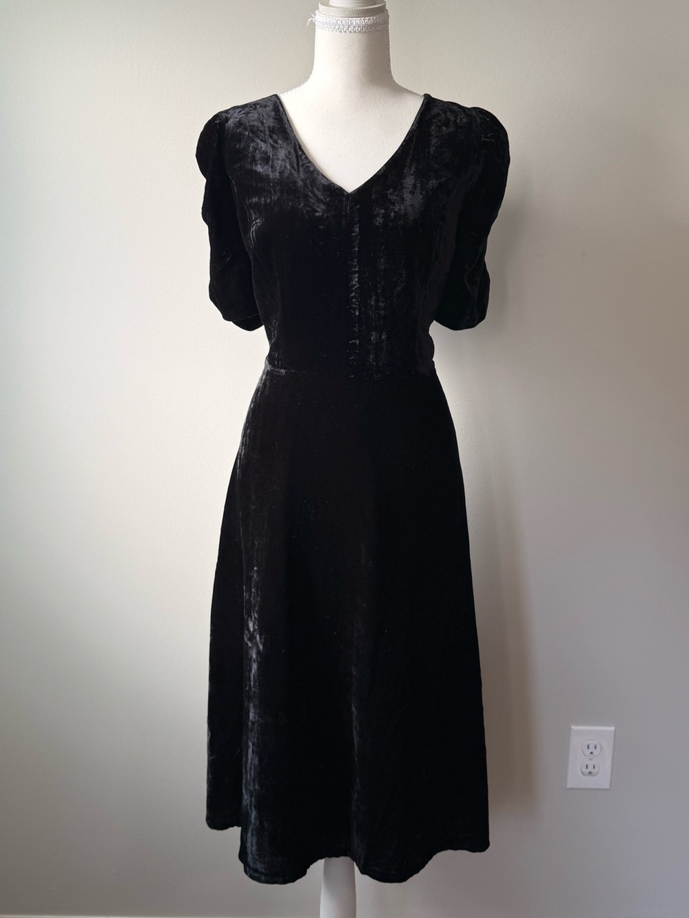 vintage-inspired Talbots Black Velvet Puff Sleeve A-Line Dress Size 6